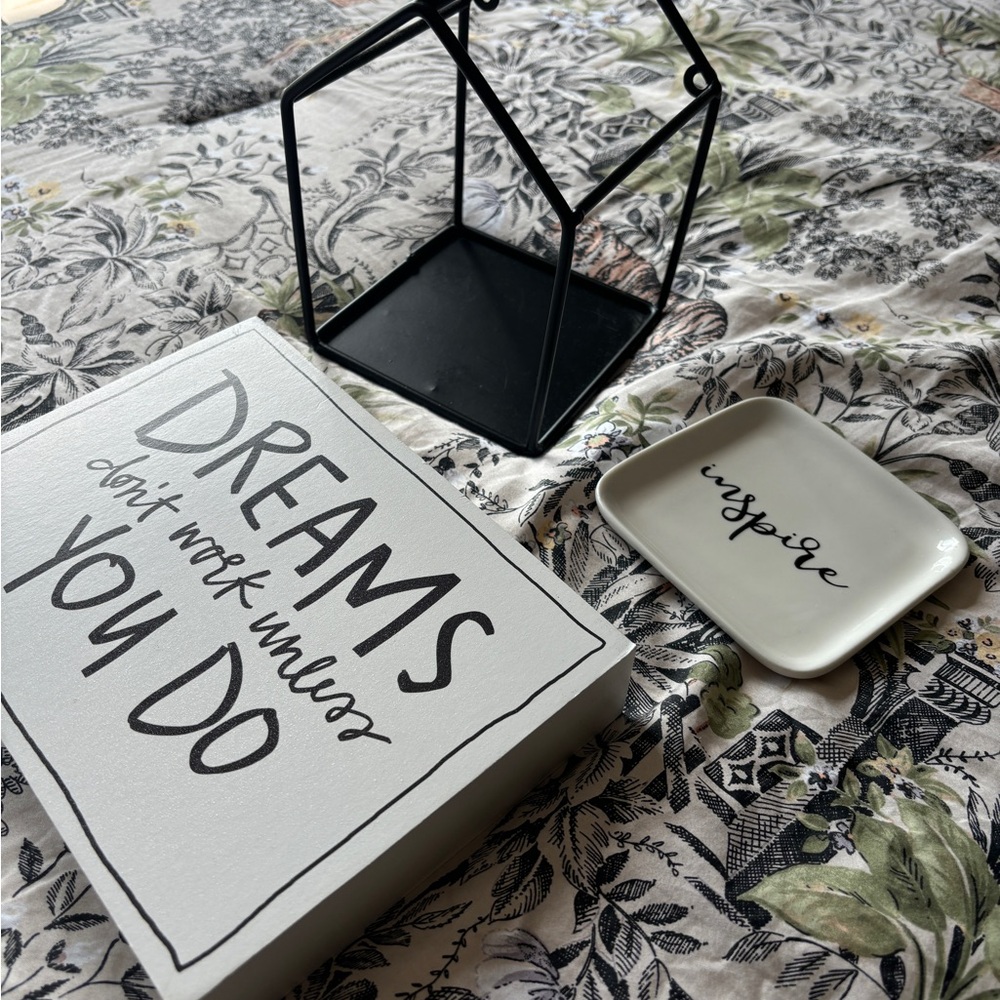 Home Decor Bundle - Picture 2 of 3